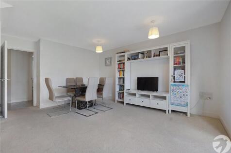Lounge/Dining Area