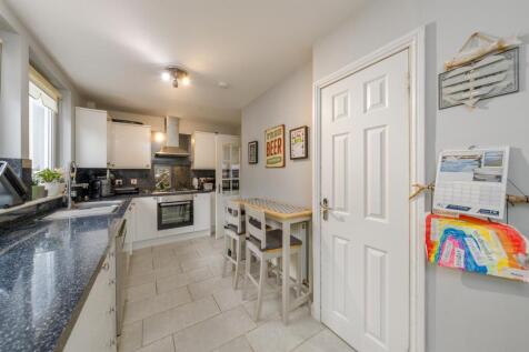 17 Gunsgreen Crescent Eyemouth-06.jpg