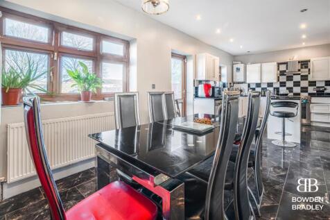 Kitchen/Dining Area