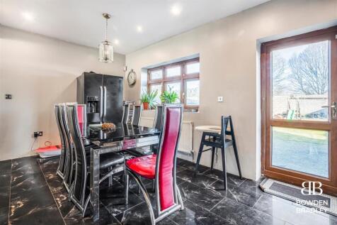 Kitchen/Dining Area
