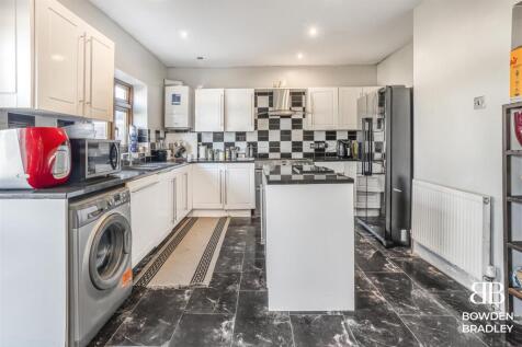Kitchen/Dining Area