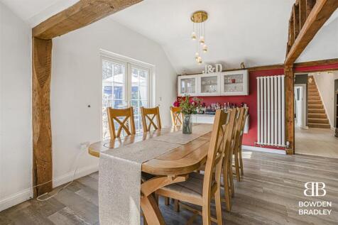 Kitchen/Dining Area