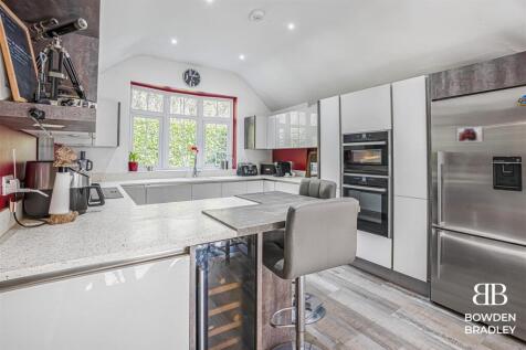 Kitchen/Dining Area