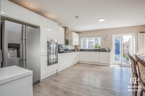 Kitchen/Dining Area