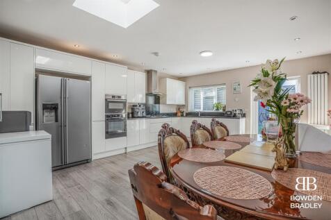 Kitchen/Dining Area