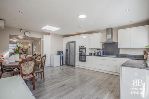 Kitchen/Dining Area