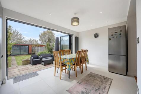 Kitchen/Dining Area