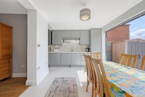 Kitchen/Dining Area