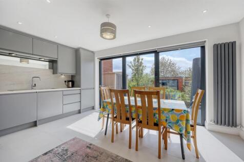 Kitchen/Dining Area
