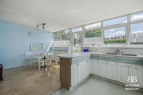Kitchen/Dining Area