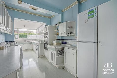 Kitchen/Dining Area