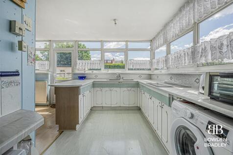 Kitchen/Dining Area