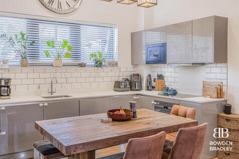 Living Room/Kitchen