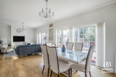 Lounge/Dining Area