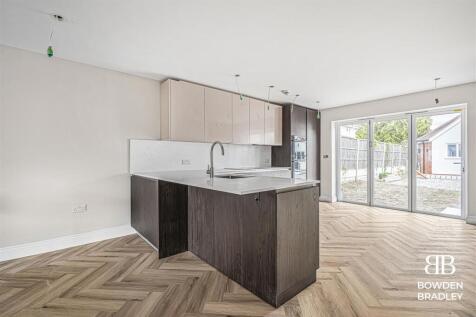 Kitchen / Lounge