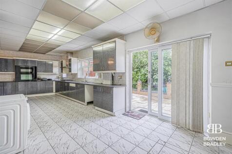 Kitchen/Dining Area
