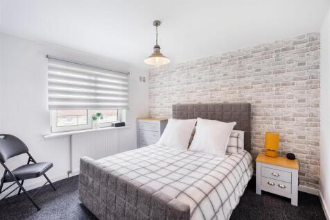 275Woodhall-03.jpg