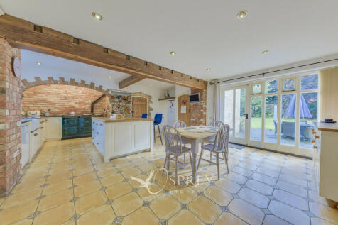 Kitchen/Breakfast...