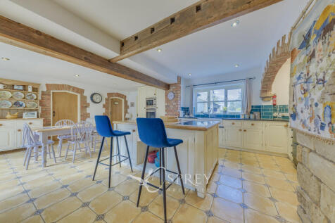 Kitchen/Breakfast...