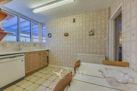 Kitchen/Breakfast...