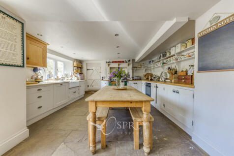 Kitchen/Breakfast...