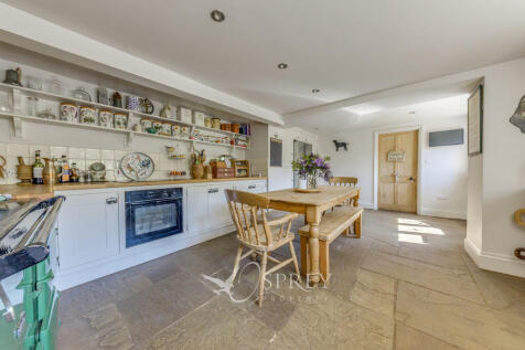 Kitchen/Breakfast...
