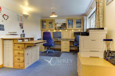 Large Office Stud...