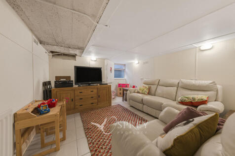 Basement/Snug