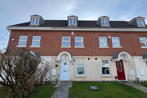 Three Bedroom Three Story Terraced House For Sale