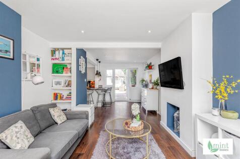 15__Engliff_Lane__Pyrford__Woking__Surrey__GU22_8S