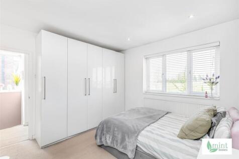 15__Engliff_Lane__Pyrford__Woking__Surrey__GU22_8S