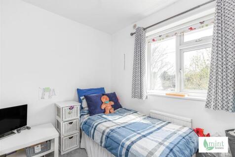 15__Engliff_Lane__Pyrford__Woking__Surrey__GU22_8S