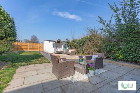 15__Engliff_Lane__Pyrford__Woking__Surrey__GU22_8S