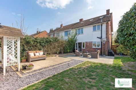 15__Engliff_Lane__Pyrford__Woking__Surrey__GU22_8S