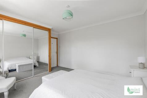 Mint_-_Amberley_Close-22.jpg