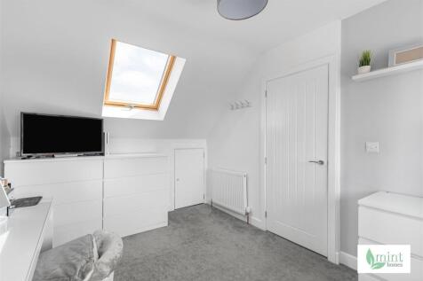 Mint_-_Pinewood_Avenue-26.JPG