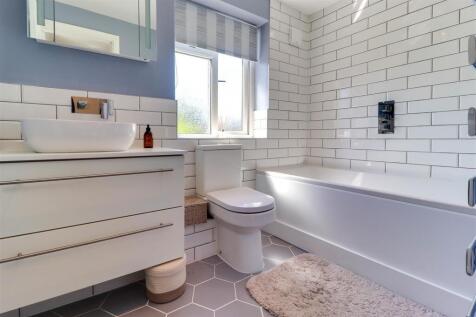 Bathroom 1.2.jpg