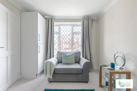 Mint_homes-10_edward_li_avenue-kt14__15_.JPG