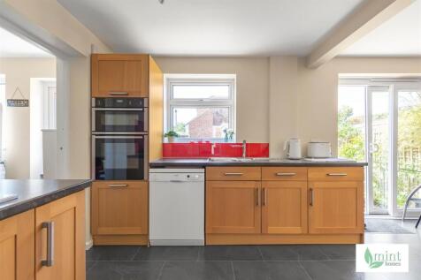 Mint_homes-10_edward_li_avenue-kt14__17_.JPG