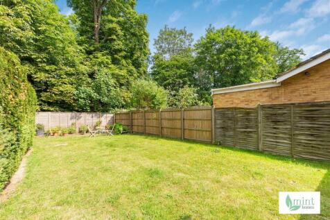 Mint_homes-birthcroft__26a_hare_hill-kt15__1_.JPG
