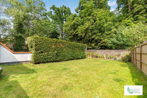 Mint_homes-birthcroft__26a_hare_hill-kt15__4_.JPG