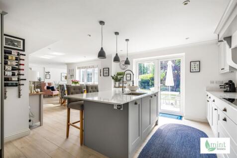 Mint_homes-53_amberley_drive-kt15__22_.JPG