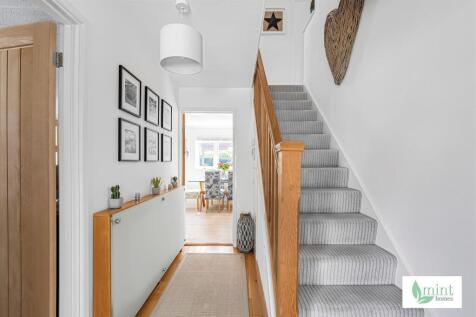 Mint_homes-53_amberley_drive-kt15__1_.jpg