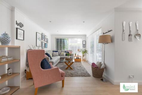 Mint_homes-53_amberley_drive-kt15__19_.JPG