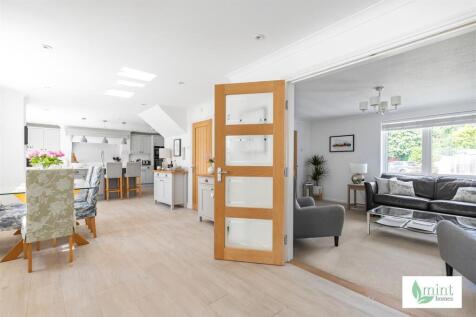 Mint_homes-53_amberley_drive-kt15__17_.JPG