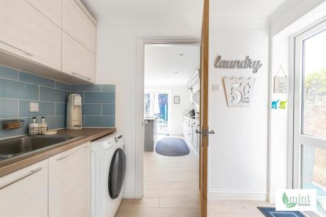 Mint_homes-53_amberley_drive-kt15__26_.JPG
