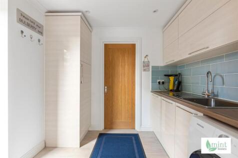 Mint_homes-53_amberley_drive-kt15__24_.JPG