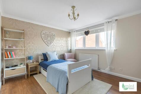 Mint_homes-53_amberley_drive-kt15__2_.JPG