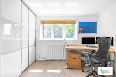 Mint_homes-53_amberley_drive-kt15__5_.jpg