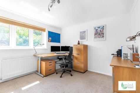 Mint_homes-53_amberley_drive-kt15__4_.jpg